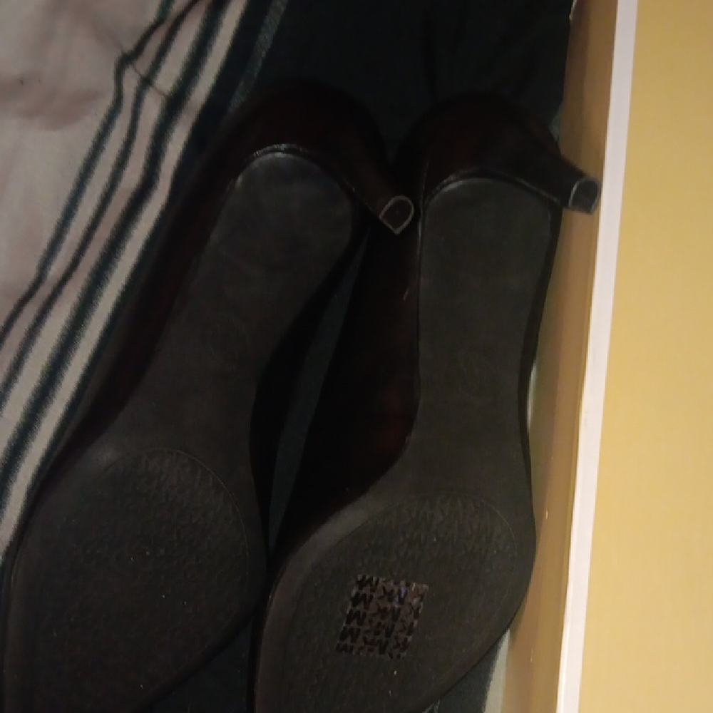 Michael Kors Black Pointed Heels - Picture 4 of 4